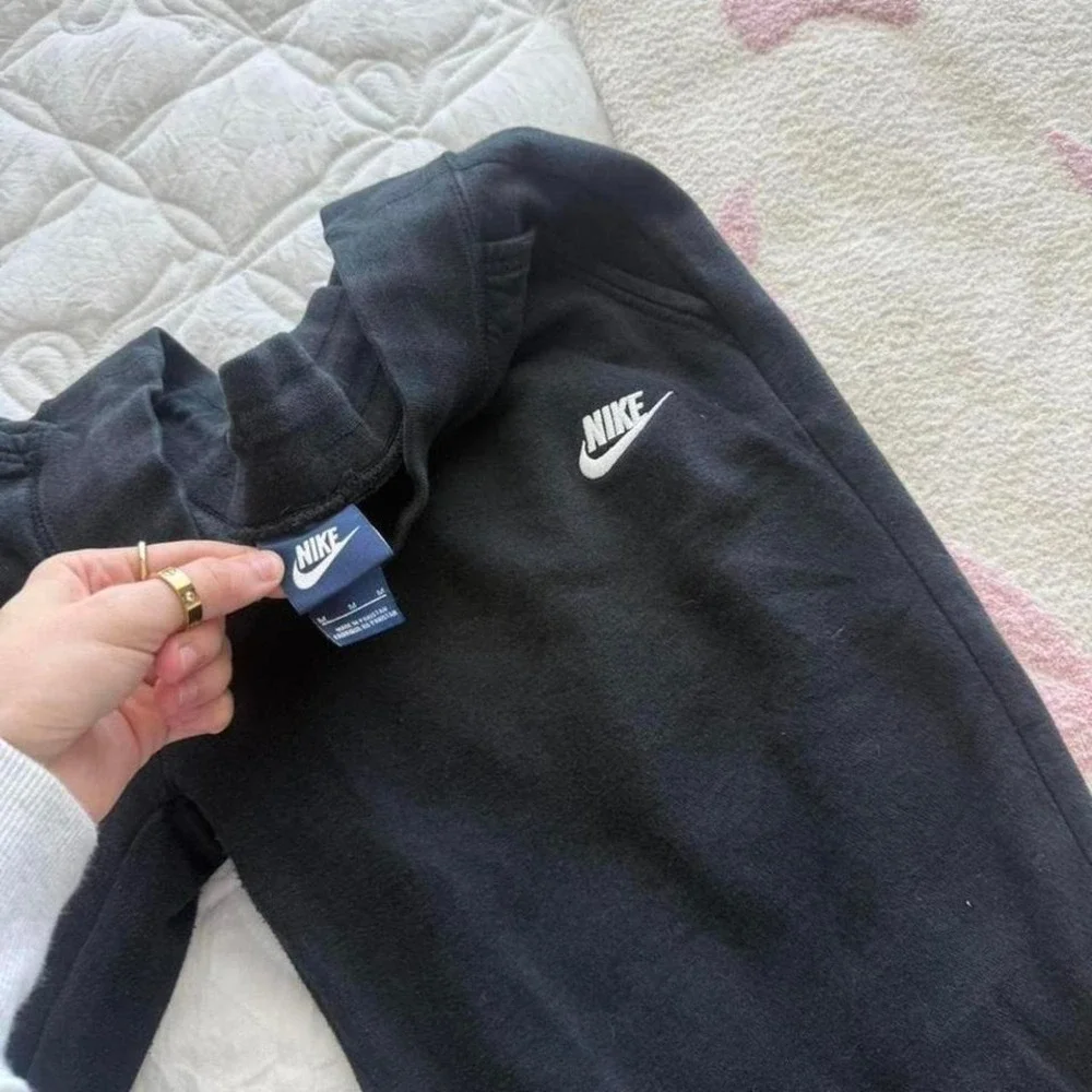 black nike sweatpants